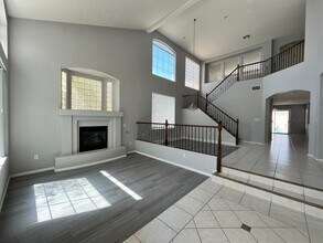 653 Orbiter Ln in Las Vegas, NV - Building Photo - Building Photo