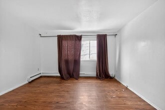 1102 E 233rd St in Bronx, NY - Building Photo - Building Photo