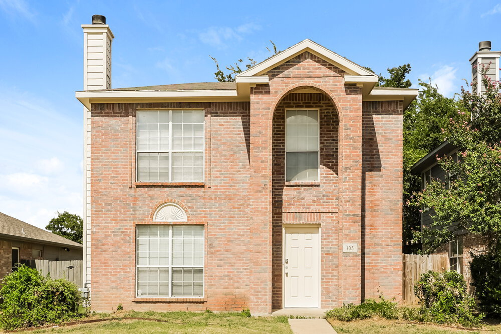 105 Hunter Dr in Cedar Hill, TX - Building Photo