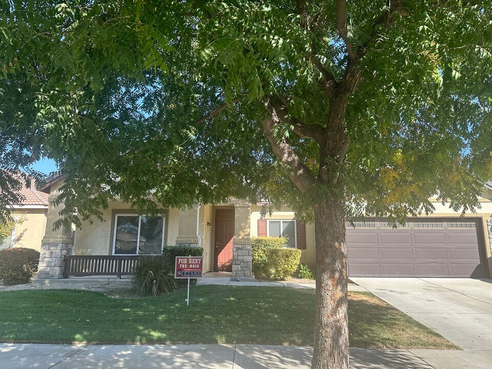 4122 S Willis St in Visalia, CA - Building Photo