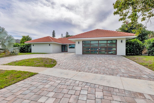 property at 5924 Pinebrook Dr