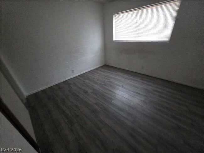 595 S Royal Crest Cir in Las Vegas, NV - Building Photo - Building Photo