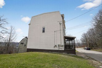 553 Norman St in Pittsburgh, PA - Foto de edificio - Building Photo