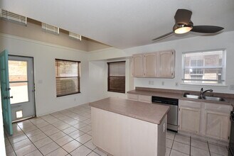 10893 Alfredo Vasquez Pl in El Paso, TX - Foto de edificio - Building Photo