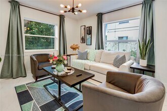 2302 Taylor St in Hollywood, FL - Building Photo - Building Photo