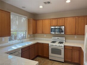 10526 Cliff Lake St in Las Vegas, NV - Building Photo - Building Photo