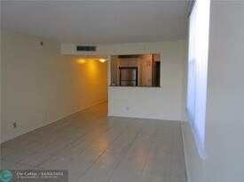 4501 NE 21st Ave in Fort Lauderdale, FL - Building Photo