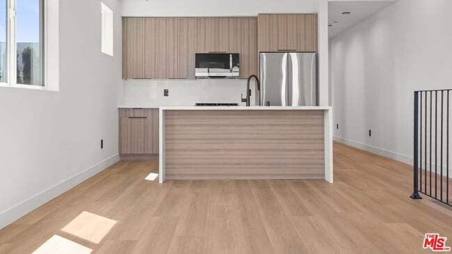10844 Peach Grove St in Los Angeles, CA - Building Photo - Building Photo