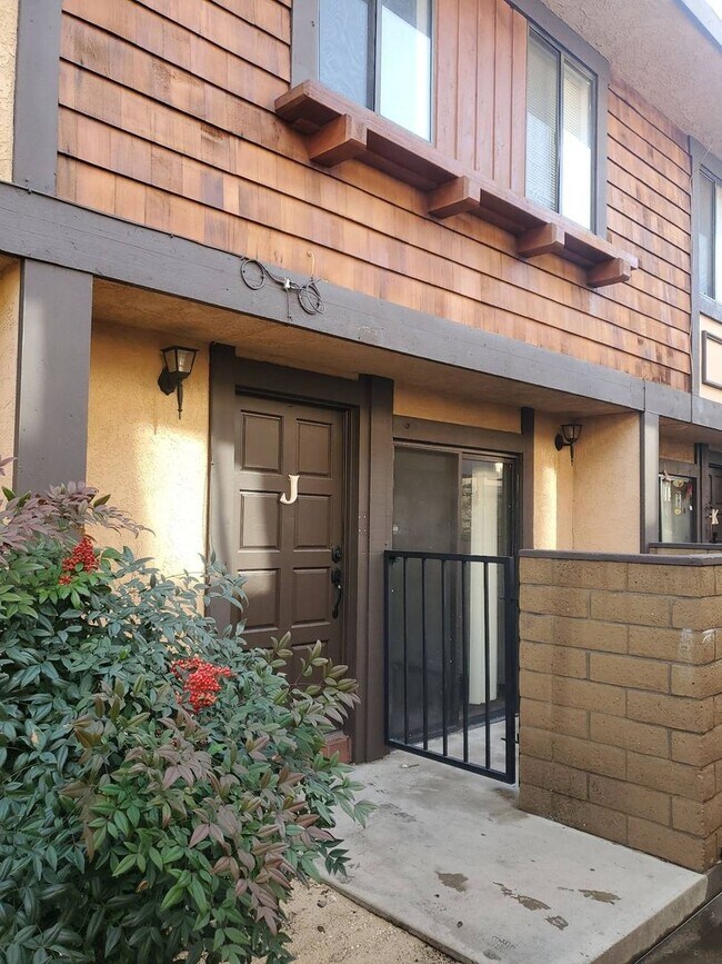 350 E Line St