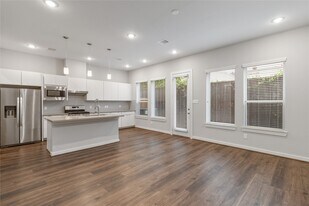 608 Thornton Rd in Houston, TX - Building Photo