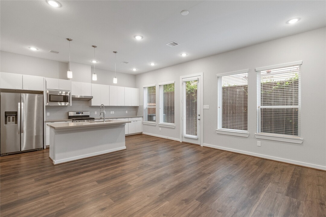 608 Thornton Rd in Houston, TX - Building Photo