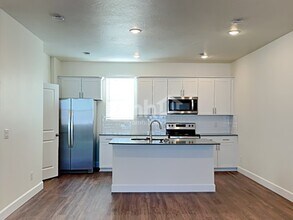 6047 W Copperhawk Dr in South Jordan, UT - Building Photo - Building Photo