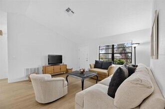 8137 English Elm Cir in Spring Hill, FL - Building Photo - Building Photo
