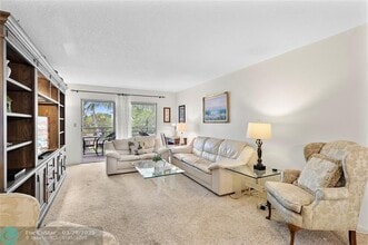 2804 Victoria Way in Coconut Creek, FL - Building Photo - Building Photo