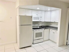 19455 NE 10th Ave, Unit 5-514 in Miami, FL - Building Photo