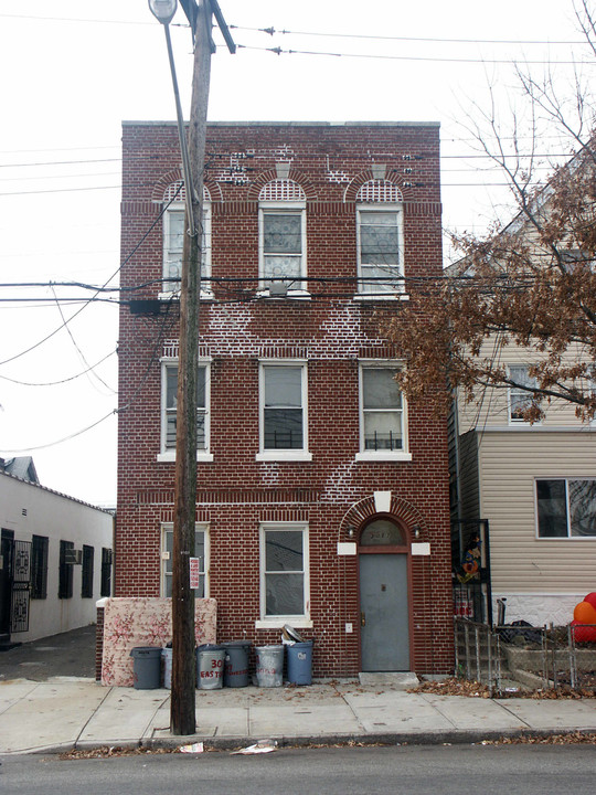 3017 Eastchester Rd in Bronx, NY - Building Photo