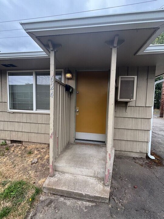 624 E 19th Ave in Eugene, OR - Building Photo