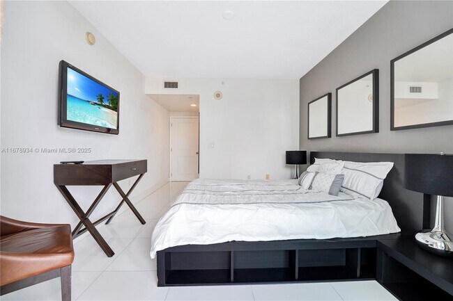 1250 S Miami Ave, Unit 1413 in Miami, FL - Building Photo - Building Photo