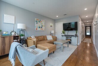 194 K St, Unit 2 in Boston, MA - Foto de edificio - Building Photo