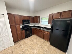1025-1035 NE 10th Ave in Fort Lauderdale, FL - Building Photo