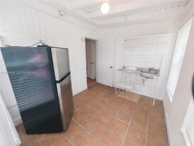 5893 SW 26th St in Miami, FL - Building Photo