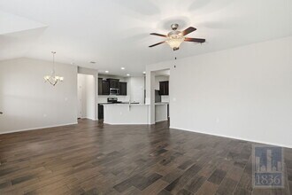 7800 Vista Mejor Dr in Austin, TX - Building Photo - Building Photo