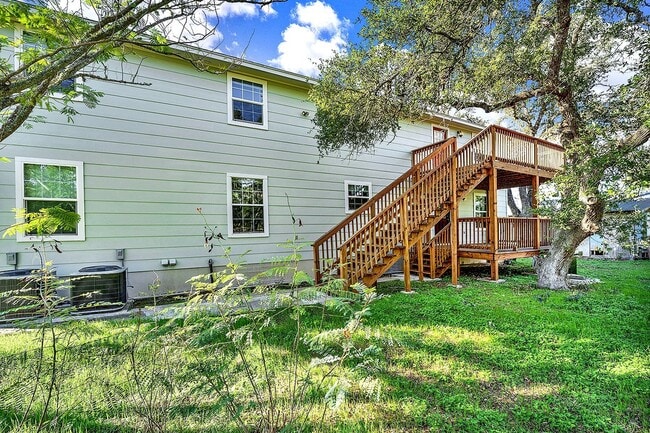 207 Oakwood Loop in San Marcos, TX - Building Photo - Building Photo