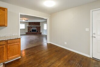 11008 E 50th Terrace in Kansas City, MO - Building Photo - Building Photo