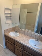 9909 Swansboro Way in Bakersfield, CA - Building Photo - Building Photo