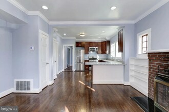 811 Thayer Ave, Unit 1 in Silver Spring, MD - Foto de edificio - Building Photo