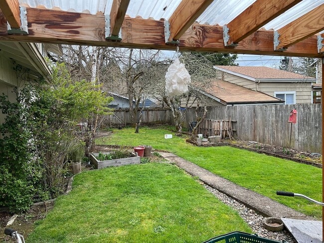 2523 Kincaid St in Eugene, OR - Building Photo - Building Photo