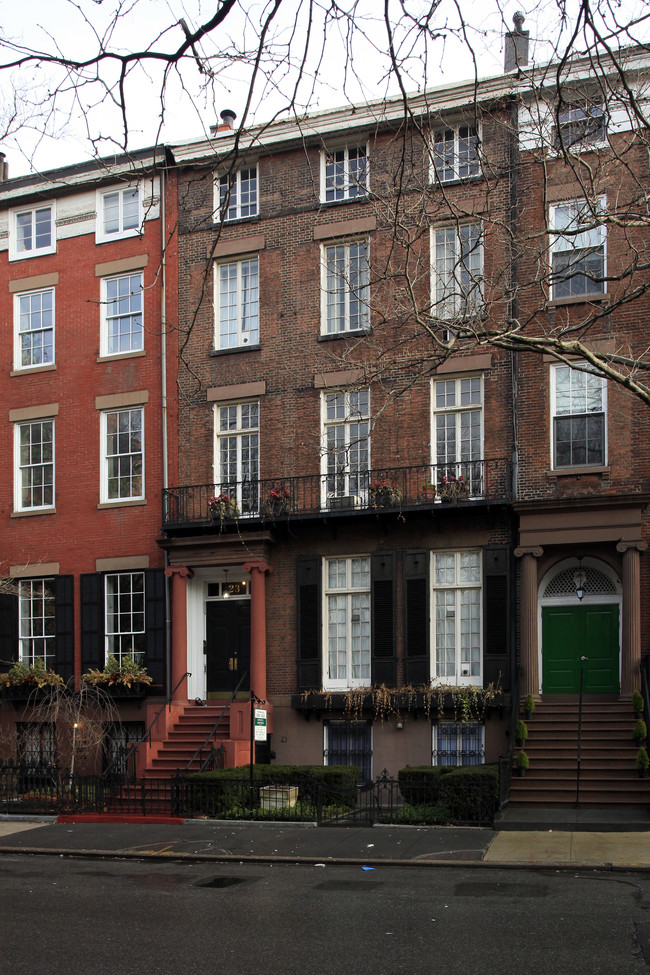 23 Washington Square North in New York, NY - Foto de edificio - Building Photo