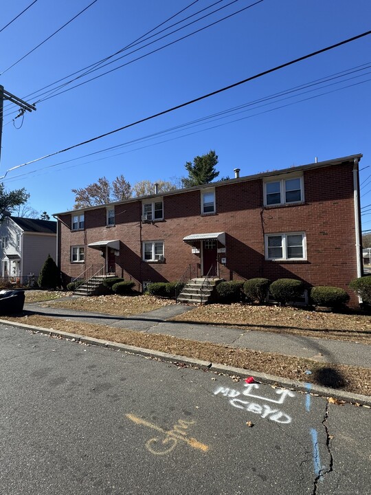 68 Warner St in Hamden, CT - Building Photo