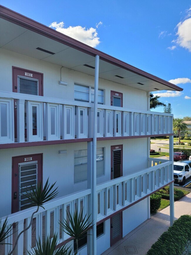 84 Fanshaw B in Boca Raton, FL - Building Photo - Building Photo