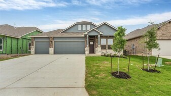 1941 Colonial Ave in New Braunfels, TX - Building Photo
