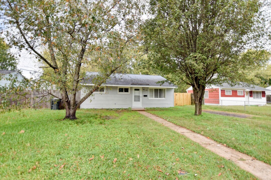 1923 Bancroft Dr in Hampton, VA - Building Photo