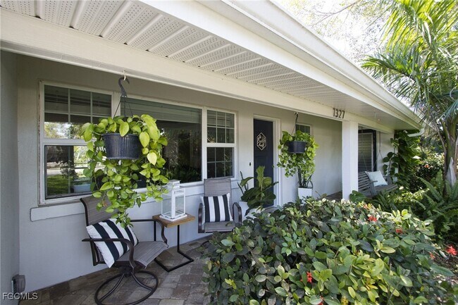 1327 Sunbury Dr in Ft. Myers, FL - Building Photo - Building Photo