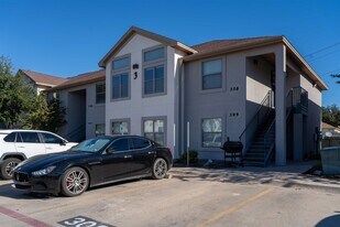 7607 King Arthurs Ct in Laredo, TX - Building Photo