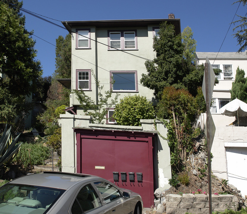 575 Valle Vista Ave in Oakland, CA - Building Photo