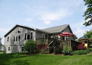1032 Upland Dr in Fayetteville, PA - Building Photo - Building Photo