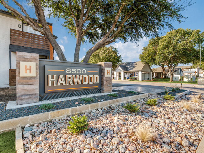 8500 Harwood in North Richland Hills, TX - Building Photo - Building Photo