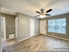 844 E Sunshine Dr in San Antonio, TX - Building Photo - Building Photo