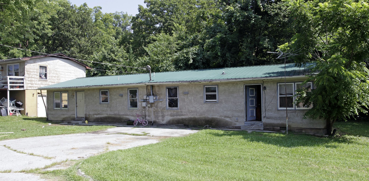 120 Connely St in Sevierville, TN - Foto de edificio