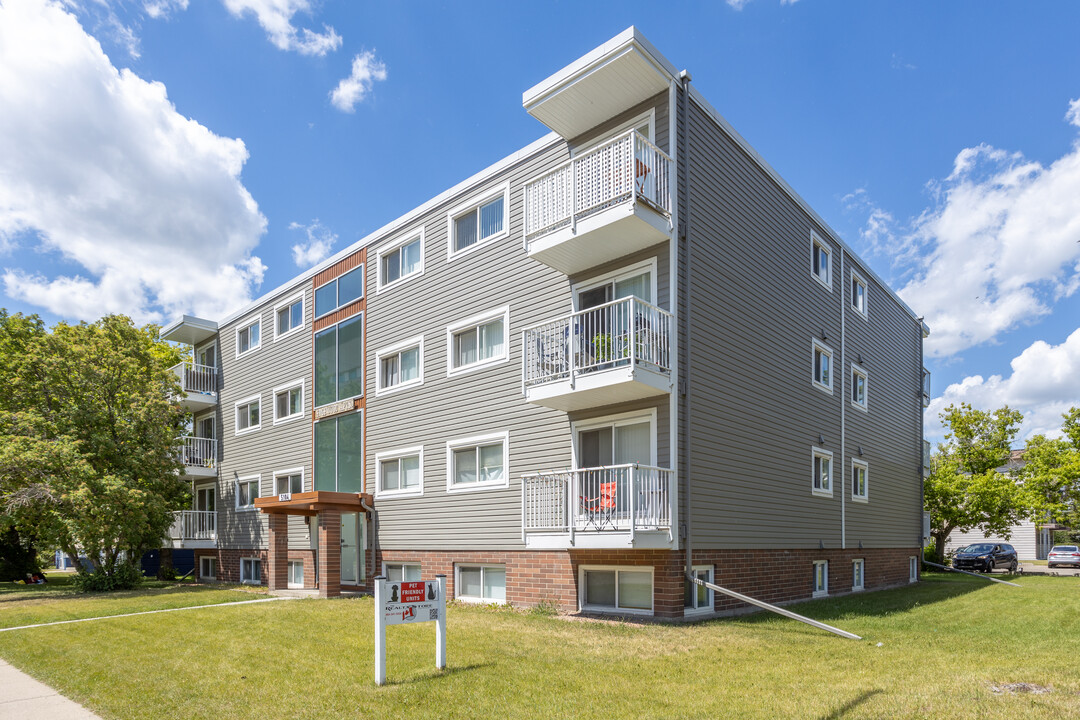 5104 43 St in Red Deer, AB - Building Photo