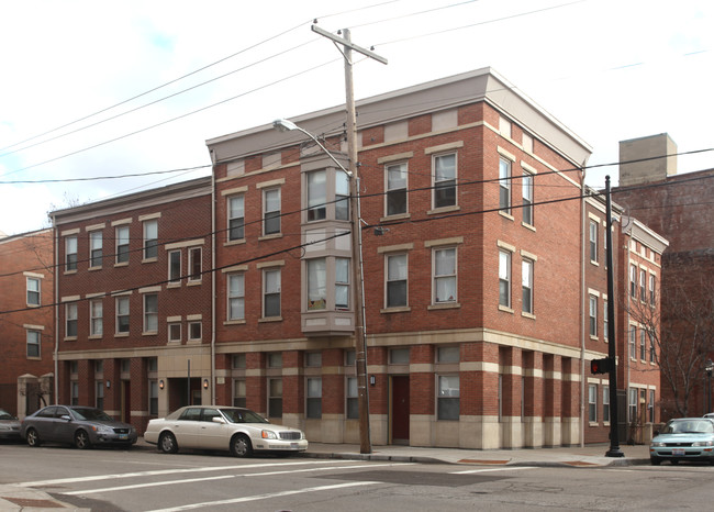 1302 E Walnut St in Cincinnati, OH - Building Photo - Building Photo