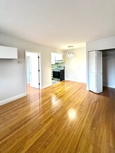 17 Arizona Ter, Unit 11 in Arlington, MA - Foto de edificio - Building Photo