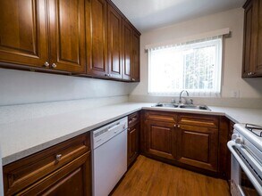 1936 Corning St in Los Angeles, CA - Building Photo - Interior Photo