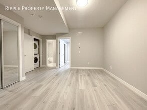 29 Creekstone Dr SW in Calgary, AB - Building Photo - Building Photo