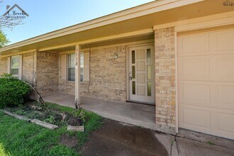 1118 Crescent Ln in Wichita Falls, TX - Foto de edificio - Building Photo