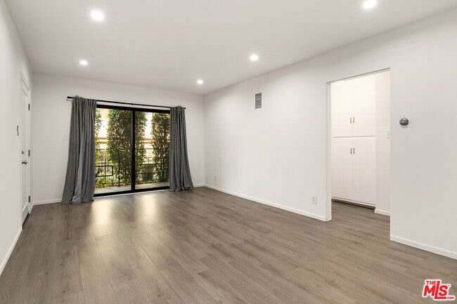 4615 Finley Ave in Los Angeles, CA - Building Photo - Building Photo